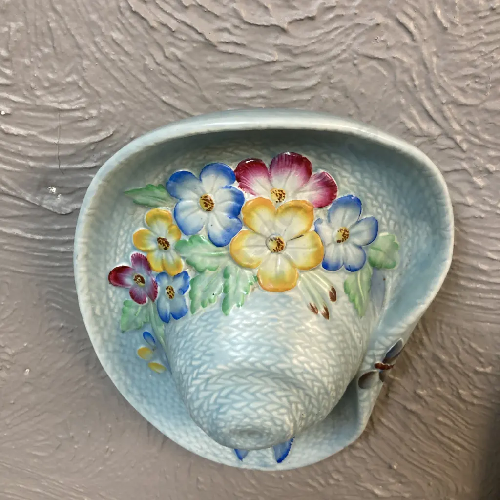 Beswick 'Straw Bonnet' Art Deco Wall Pocket c1938, Impressed Beswick 651. 18 x 23.5cm Image 1++